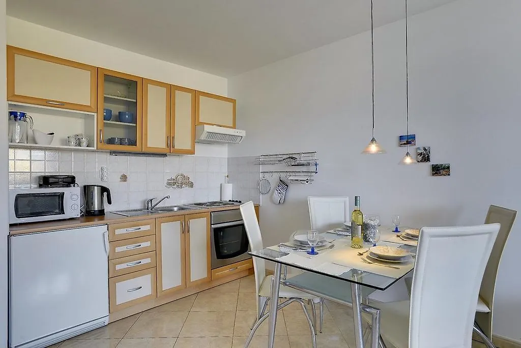 Apartment Frlan Liznjan 0*,