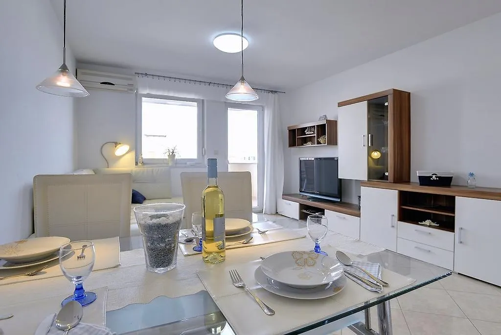 Apartment Frlan Liznjan 0*,  Croatia